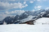 Pasquetta al Rifugio Albani e al Ferrantino ancora ammantati di neve il 13 aprile 09 - FOTOGALLERY